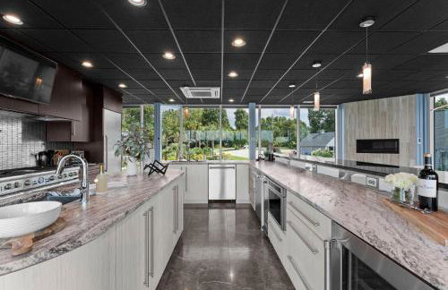 The Glass Mansion w/Optional Boat Rental - Foto 36