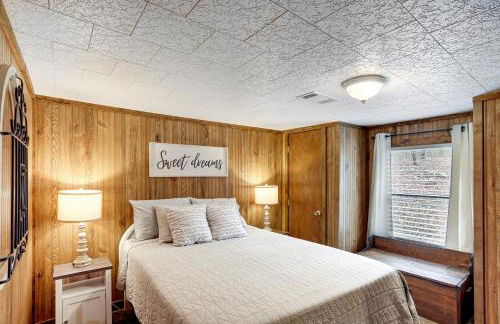 Heber Springs Cabin with Deck 3 Mi to Sugarloaf Mtn - Foto 12