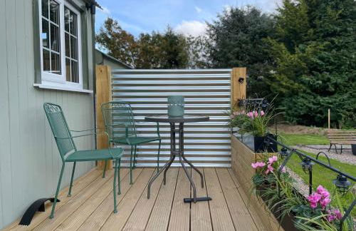 The Swallow Shepherds Hut at Bee Happy Breaks Scotland - Photo 6