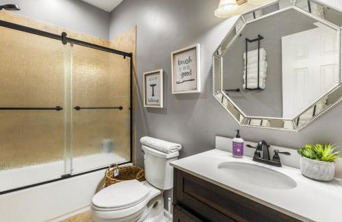 4bd Waterfront House in Lake Lanier with HotTub, FirePit, Wifi, Ping Pong and 2 Kaya - Foto 8