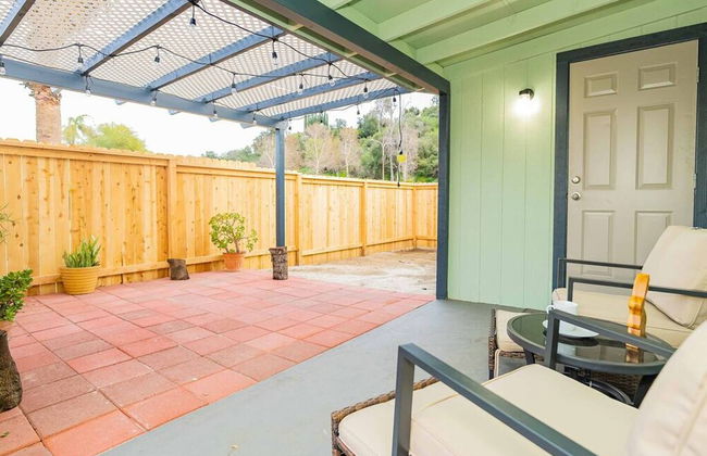 Elegant Country Retreat With Serene Patio Haven - Foto 30