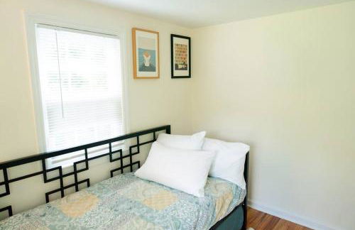 5-star Renovated 3BR Home & Backyard Deck near SU & Hospitals - Foto 26