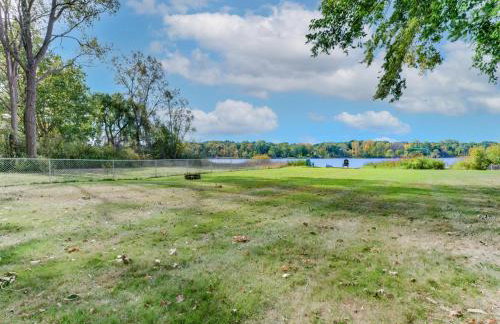 Lakefront Retreat with Views and Decks and Fire Pit - Foto 57