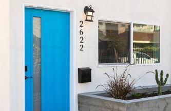 Enjoy Stylish 4BR Townhouse Sleeps 8 with Wi-Fi - Foto 28