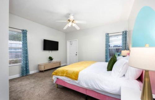 Your UF Getaway: 1 Block from Campus - 4 BD Haven - Foto 25
