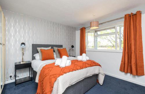 Findon House Spacious 3 bedroom, contractor, relocations friendly,10mins from GATWICK Airport, free parking, WIFI, garden, CRAWLEY - Photo 4