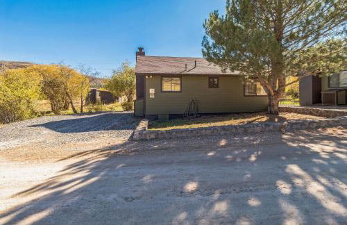 Cozy Cabin Retreat with Scenic Views cabin - Foto 32