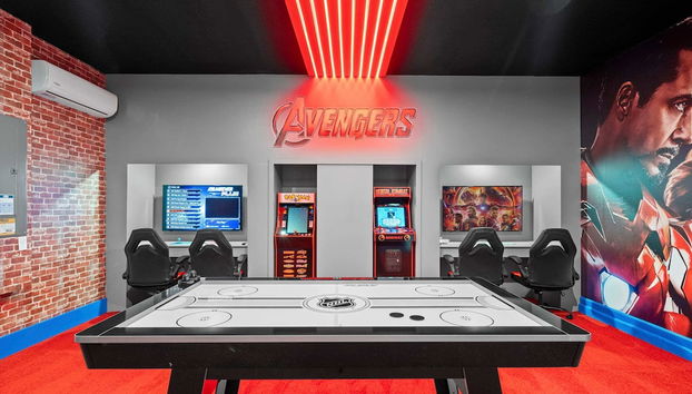 Ultimate Luxury Themed Bedrooms Game Room Pool - Foto 2, Habitación