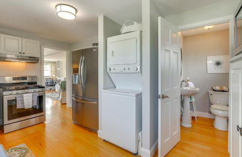 Walk to Beaches Sunny East Haven Home with Grill - Foto 12