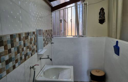 Lindo Apartamento, WiFi Rápido, 2 Banheiros, Suíte, Sala Confortável, Cozinha Completa, Microondas, Entrada Privativa, Perto do Shopping Pátio Matosinhos, 5 min do Centro Histórico - Foto 39