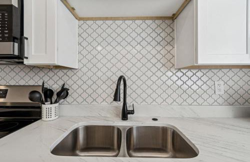 Elegant Largo Retreat, Sleeps 8, 10 Mins to Beach - Foto 17