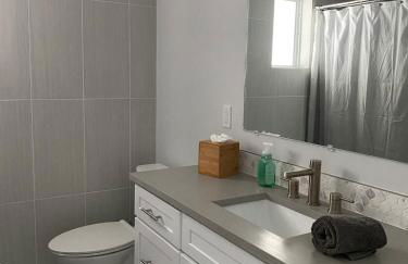 Waterfront Fishermans Retreat - Quick Harbor Access - Heated Pool - Foto 12