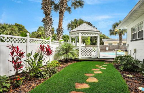 Beach house & backyard oasis with private pool - short walk to beach - Foto 29