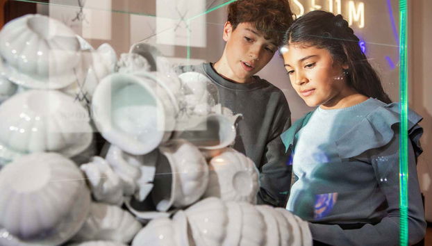 Vendo as esculturas de porcelana