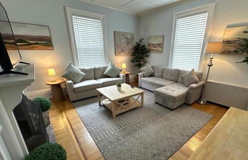 Charming Victorian Home Downtown Newport - Photo 24