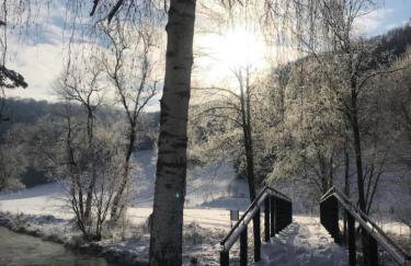Freistehendes Ferienhaus mit Kamin, Sauna, atemberaubenden Blick ins Tal, mehrere Terrassen, 1500qm Grundstück 1,6m hoch eingezäunt - Foto 12
