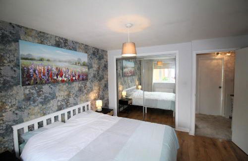 3 Bed Detached - Sleeps 5 - Private Garden & Parking Plus Garage - Quiet Cul De Sac Location - Dog Friendly - Fast Wifi - Close to Motorway Access - Foto 24