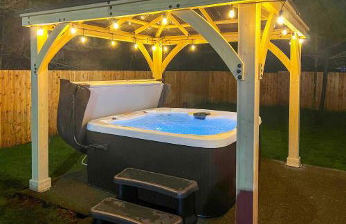 Beach Break Home with Hot Tub - Walk to Beach - Foto 20