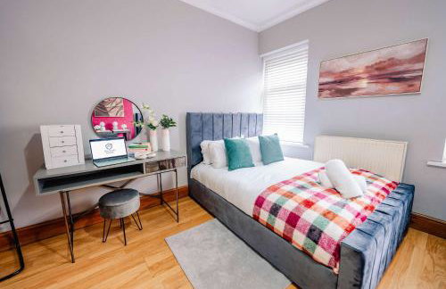 3BR 2Bath Home with Hot Tub Games Room By Stadium with Fast WiFi & Free Parking - Foto 58