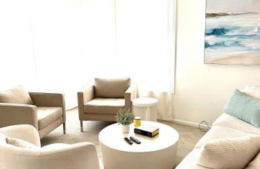 Steps to Sand Cozy 3BR Partial Ocean Views - Foto 5