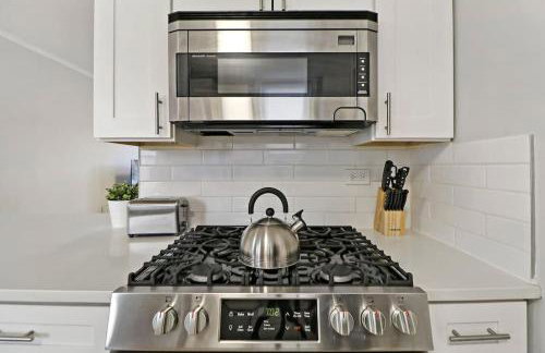 Spacious & Inviting 1BR Apt in Chicago - Cullom B2 - Photo 10