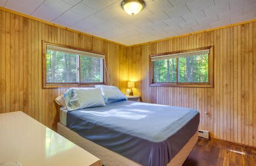 2 Blocks to Boat Ramp Higgins Lake House with Grill - Foto 15