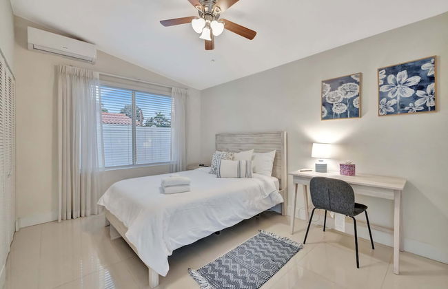 Waterfront Oasis w/ Enclosed Pool! - Foto 5