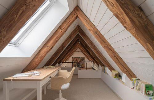 Traumhafte Ferienwohnung am Park, großer Balkon, voll ausgestattete Küche, Schreibtisch, WiFi, Smart TV, Carport, Wallbox, Fahrräder - Foto 22