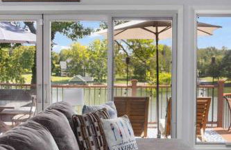 Relaxing Lakefront Retreat w/ Hot Tub & Dock - Foto 32