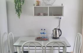 Apartamento com varanda de frente para o MAR - Angra dos Reis - Shopping Piratas - Portaria 24hs - Foto 12