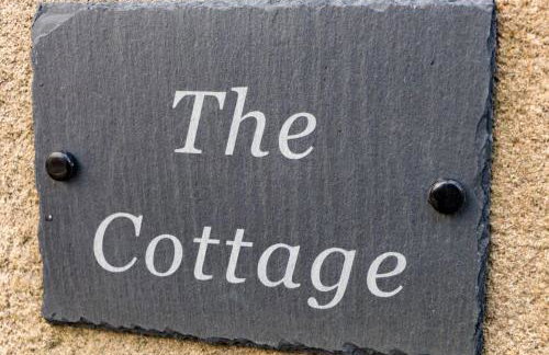The Cottage on the Square, Wensley - Derbyshire Country Cottage. - Photo 17