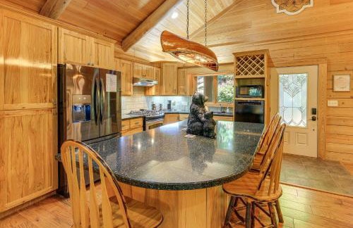 Luxe Mountain Escape with Hot Tub and Gym Near Boone! - Foto 10