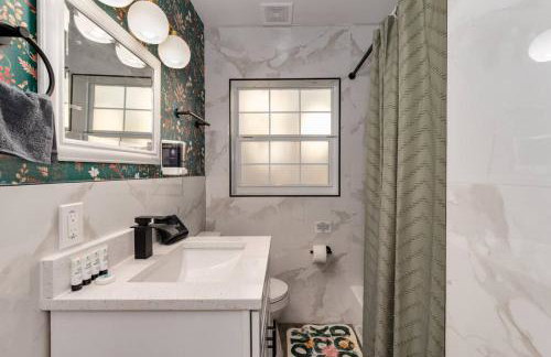 10 Minutes to Downtown with Jacuzzi, Pool Table, Ping Pong, and BBQ - Foto 6