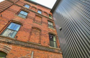 Historic Stay Near Downtown - Foto 35