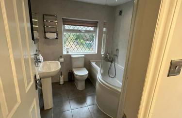 Comfortable, homely 4 bedroom property - Foto 12