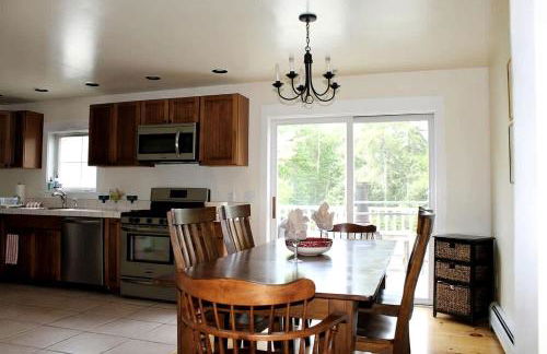 Charming Dog-Friendly Beach House with Fire Pit & Jetted Tub Near Carters Beach in Hancock, Maine - Foto 21