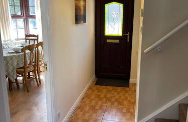Large, 3 Floors, Quiet, Sleeps 16, 4 Bathrooms, 5 Parking, Semi rural Leicester - Foto 26