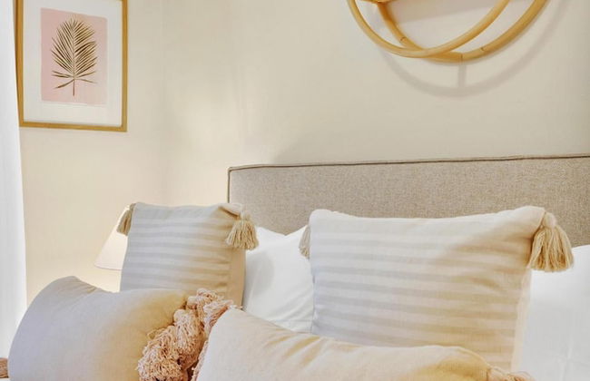 Designer Coastal Paradise w Pool - Steps to Beach - Foto 11