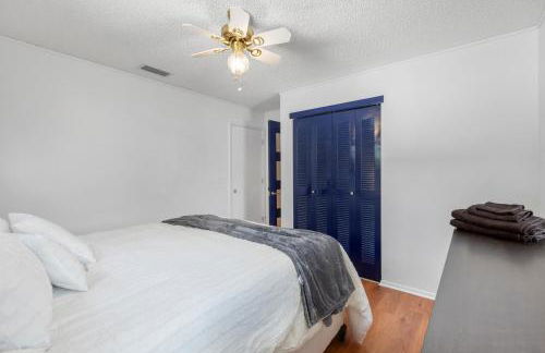 Relaxing Coastal Comfort - Heated Pool - Photo 11