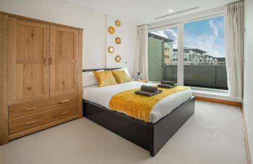 Contemporary Penthouse in Battersea Power Station - Photo 8
