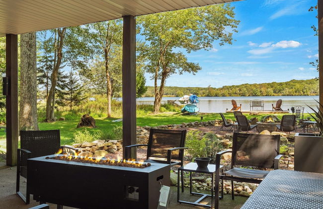 Lake Daze by Avantstay Lakefront w/ Modern Interior, Enclosed Porch & Hot Tub - Foto 47