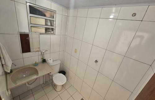 Linda casa em Guaiúba, Guarujá, 2 suites e piscina - Foto 14
