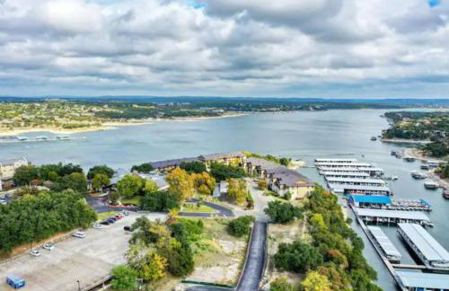 Lakefront Treehouse on Lake Travis Pool & Hot Tub - Foto 19
