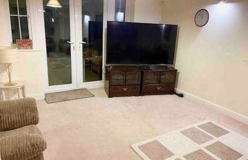 Luxurious Executive 5 Bedroom Whole Home - For 10 - Foto 8