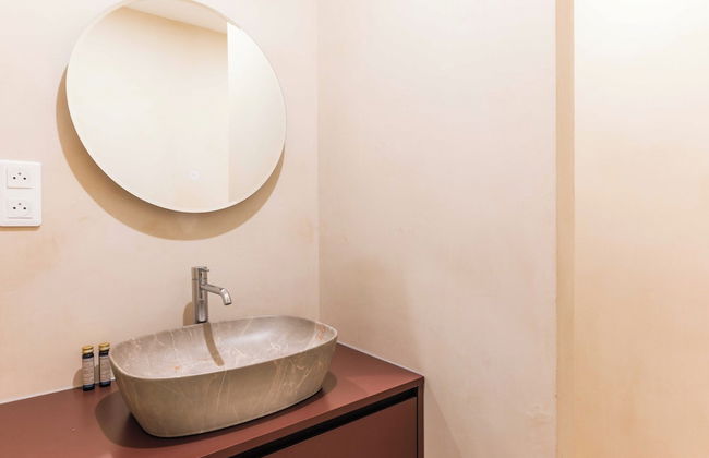 Newly Renovated Loft Bastille - Photo 14