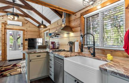 Peaceful Mountain Tiny Home with Breathtaking Valley Views & Fireplace Near Lookout Mountain, Menlo GA - Foto 2