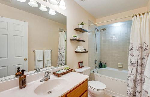 1 Mi to Centennial Park Gem with Golf Course Views - Foto 16