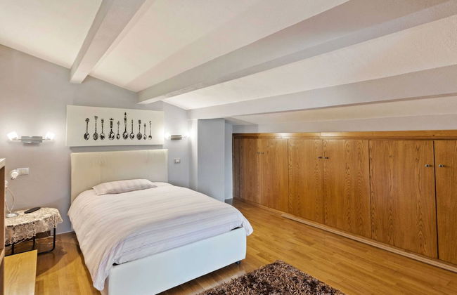 Belvilla by OYO Plush Holiday Home With Garden - Foto 6