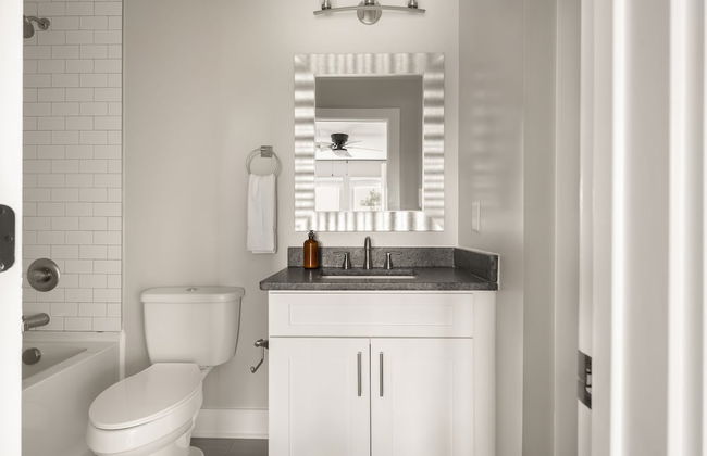 Mccreery by Avantstay Stylish Spacious Nashville Flat w Modern Design - Photo 19