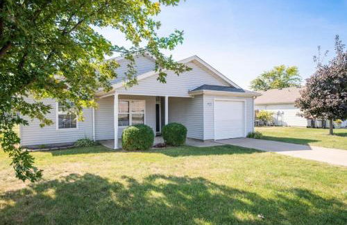 GRAUHAUS Tasteful 3BD with KING bed in Pekin - Foto 8